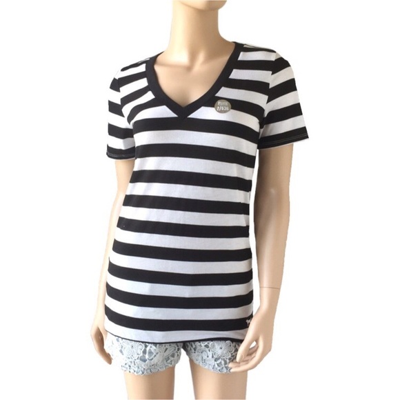 PINK Victoria's Secret Tops - New Victoria’s Secret PINK tshirt XS NWT